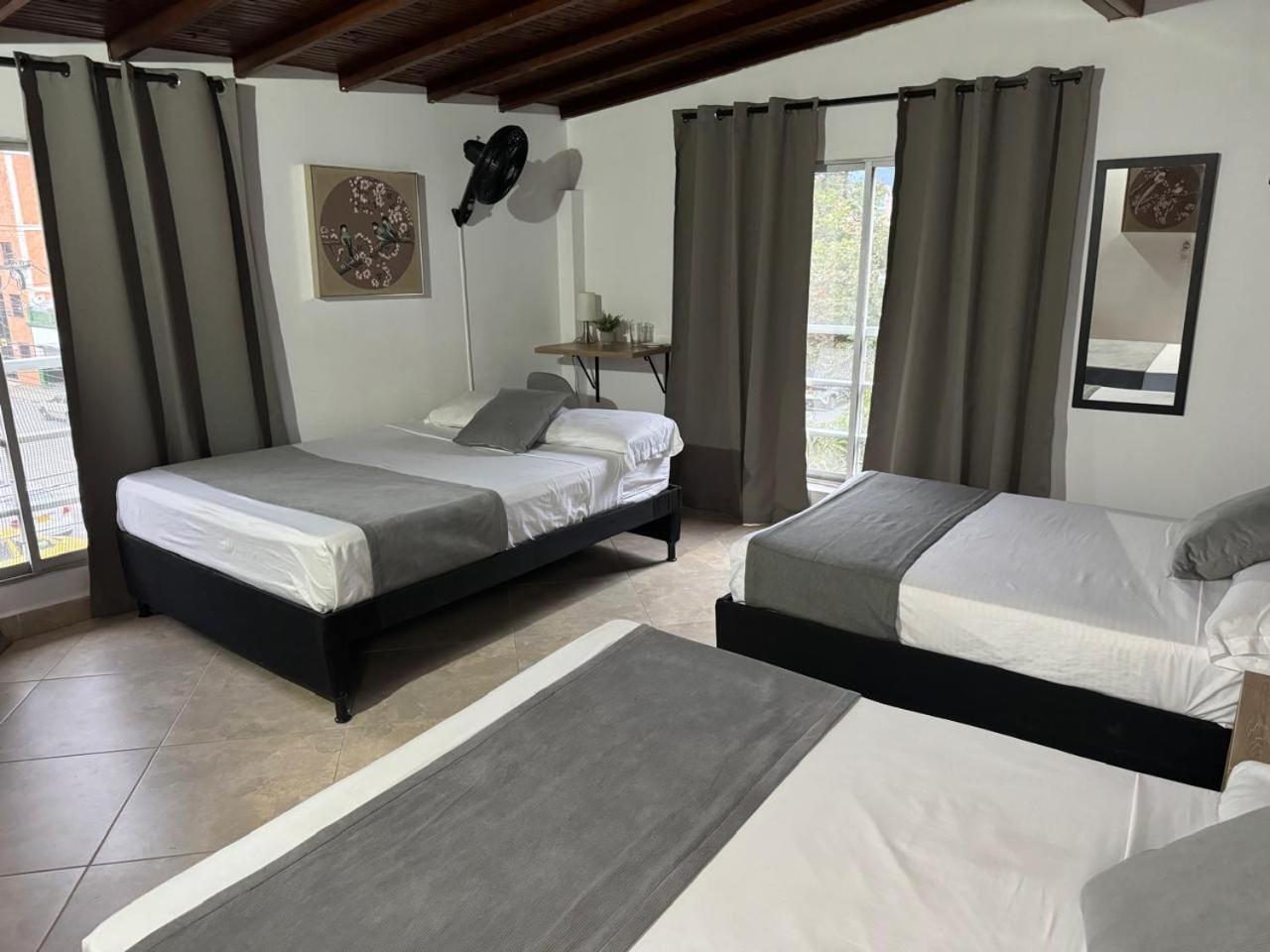 Gemas San Joaquin 1 Hotel Меделин Екстериор снимка