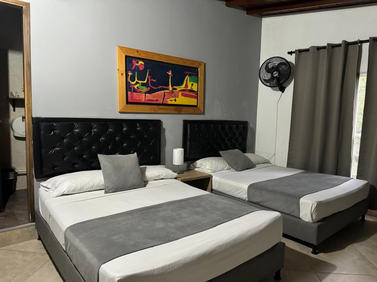 Gemas San Joaquin 1 Hotel Меделин Екстериор снимка