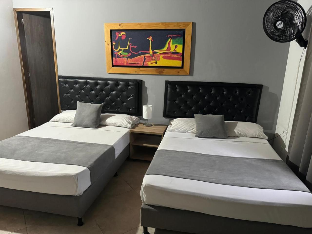Gemas San Joaquin 1 Hotel Меделин Екстериор снимка