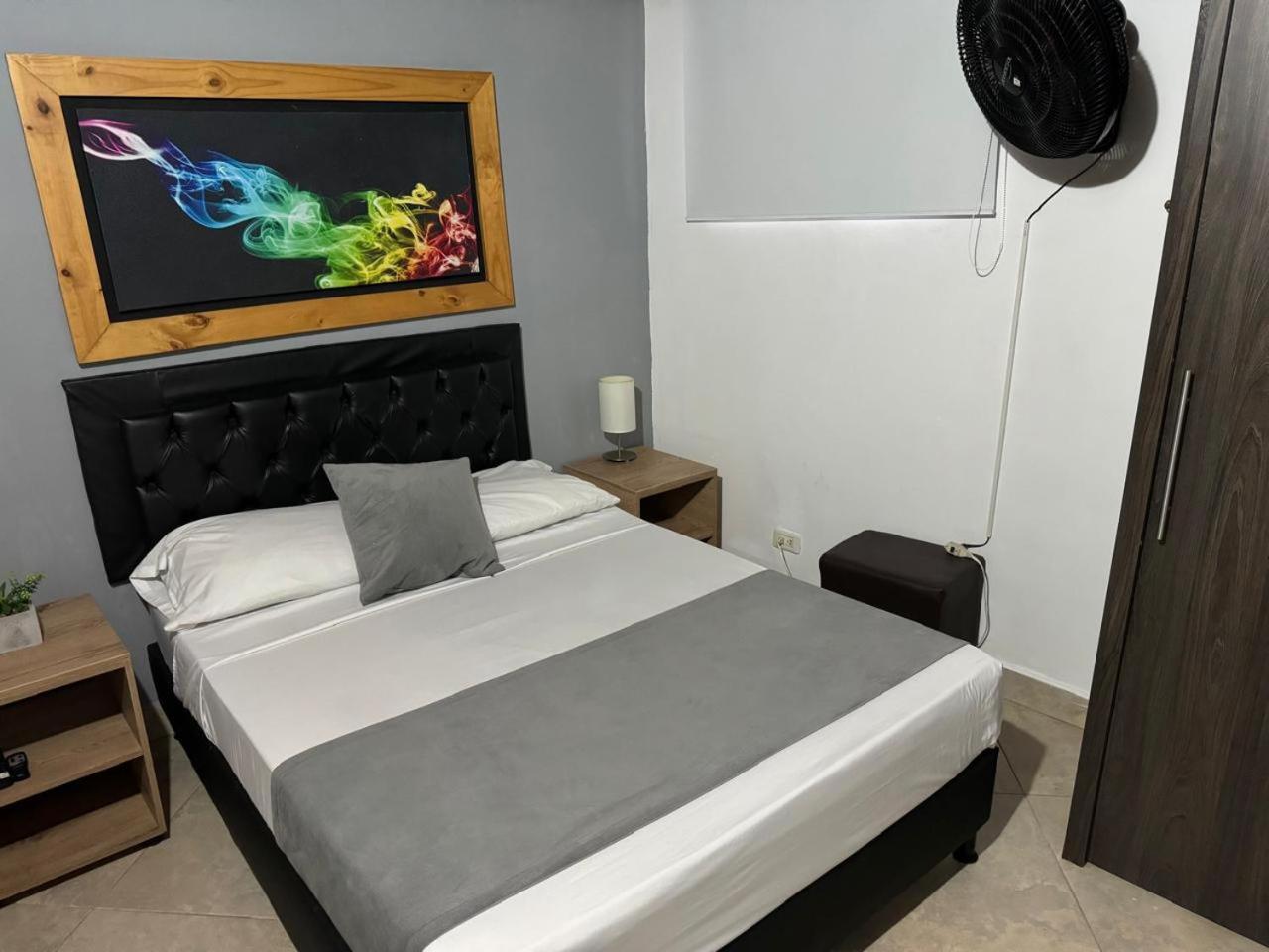 Gemas San Joaquin 1 Hotel Меделин Екстериор снимка