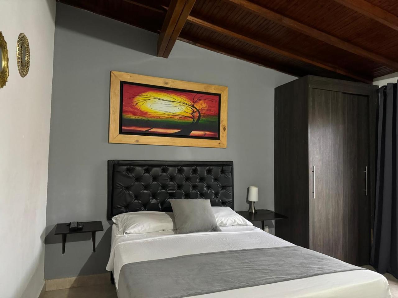 Gemas San Joaquin 1 Hotel Меделин Екстериор снимка