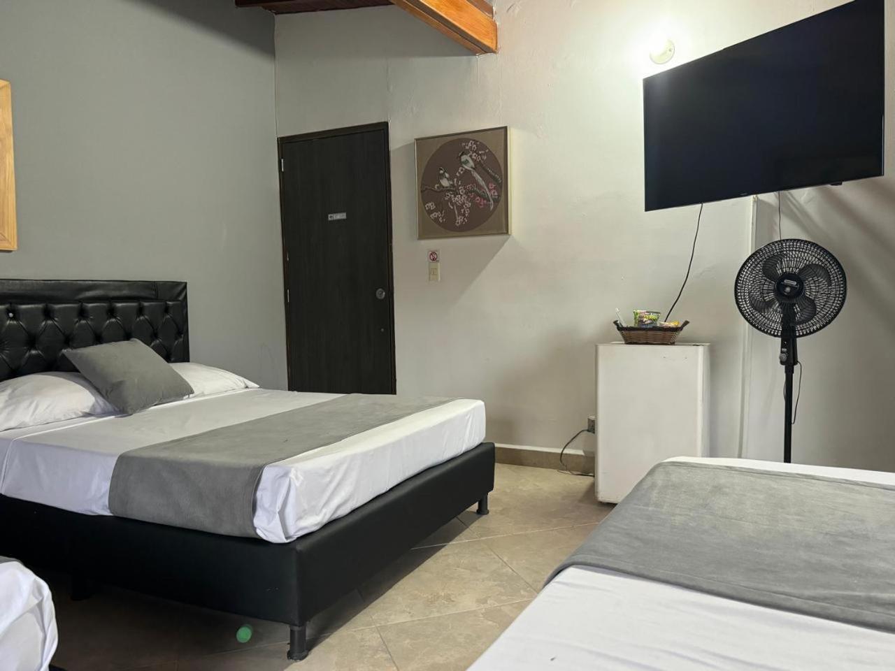 Gemas San Joaquin 1 Hotel Меделин Екстериор снимка