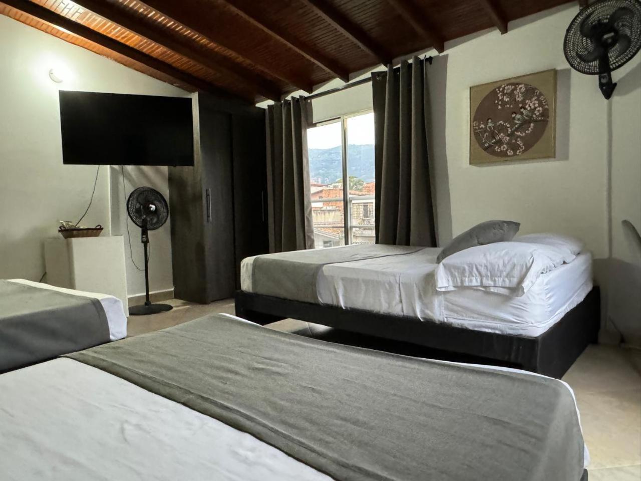 Gemas San Joaquin 1 Hotel Меделин Екстериор снимка