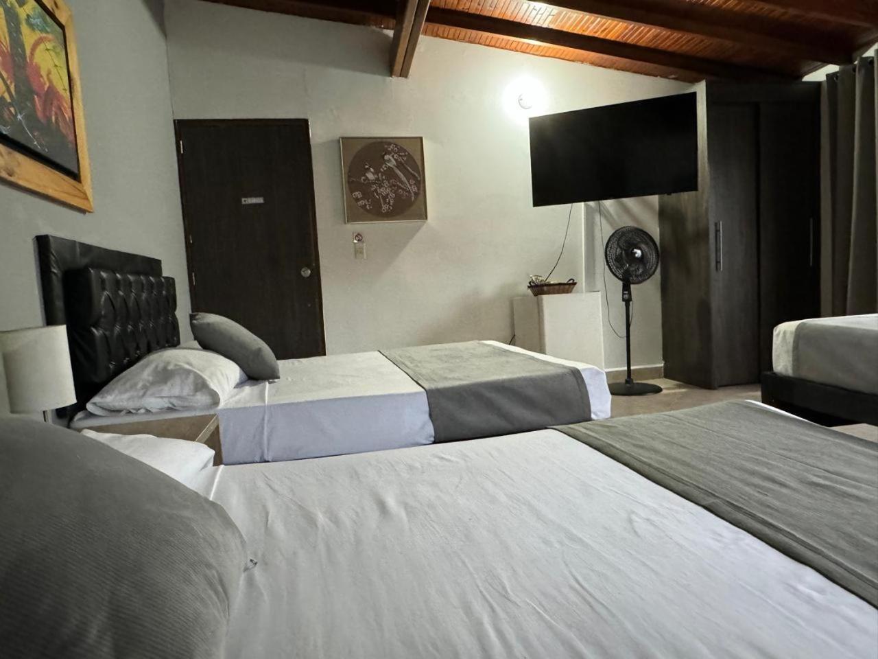 Gemas San Joaquin 1 Hotel Меделин Екстериор снимка